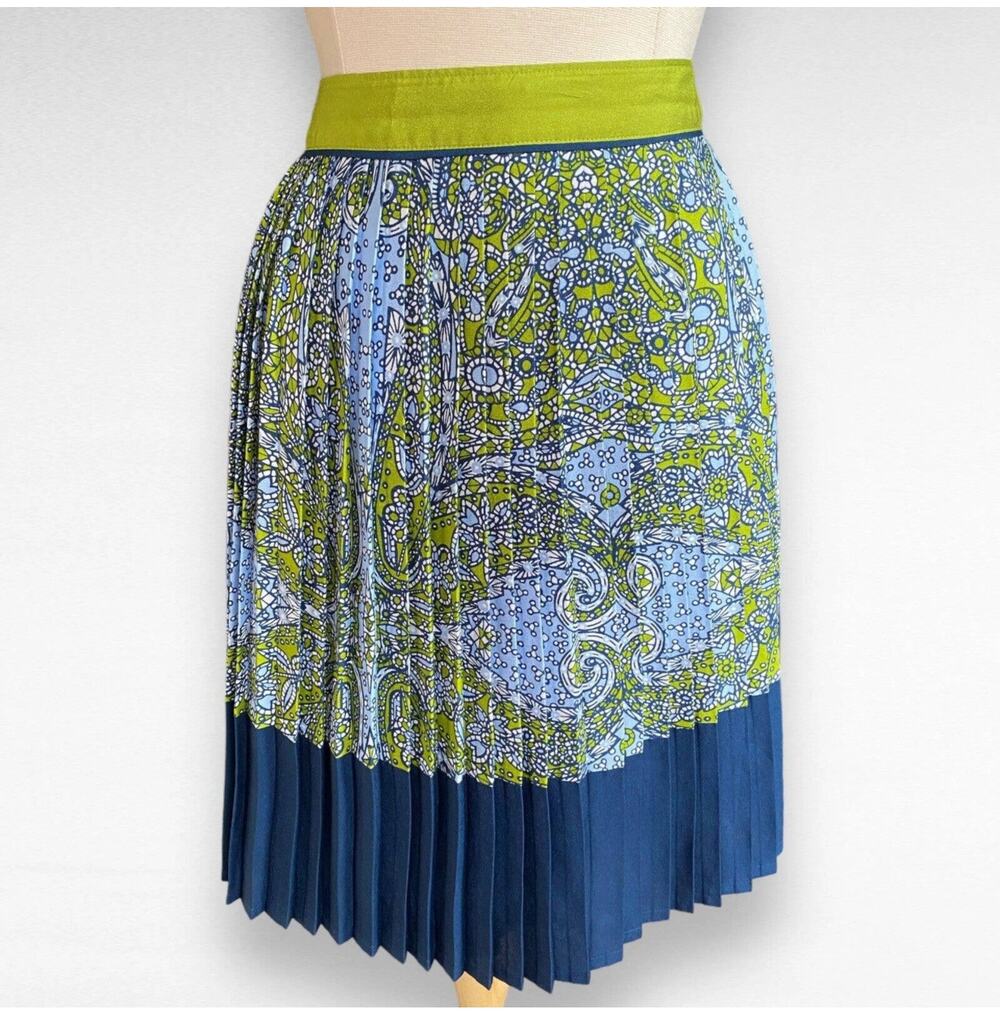 Lands End pleated skirt size 6
